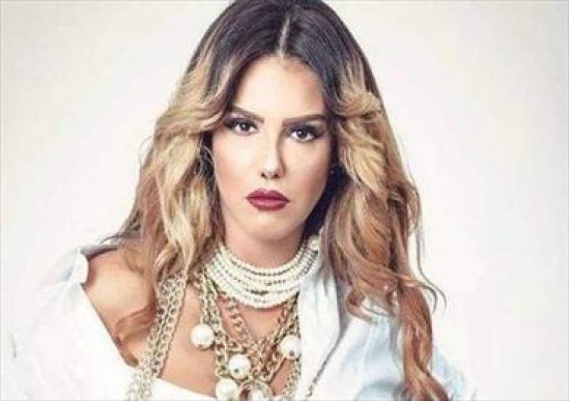 دنيا عبد العزيز 