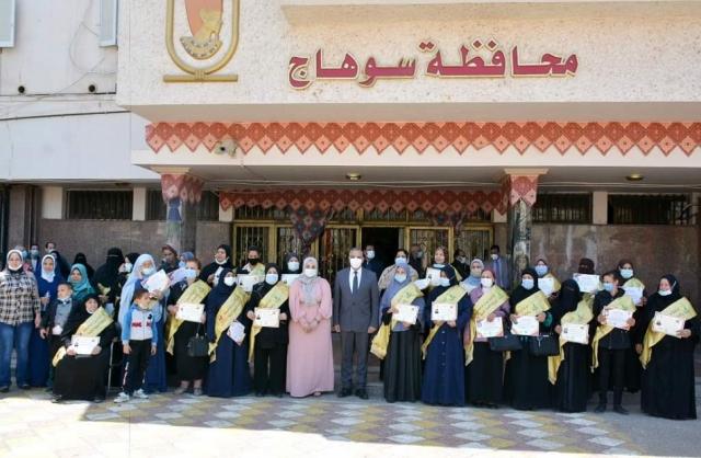 محافظ سوهاج يكرم "الأمهات المثاليات" على مستوى المحافظة والوحدات المحلية
