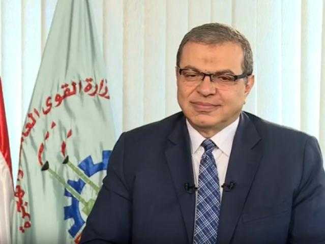 القوى العاملة في أسبوع.. تسليم  3307 بوليصة تأمين تكافلي.. و10 ماكينات خياطة  كمبيوتر  للمكفوفين
