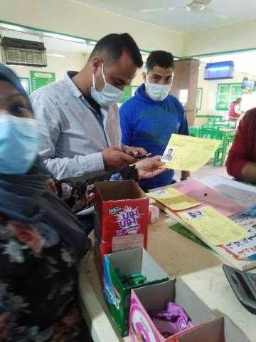 إعدام نصف طن أغذية متنوعة و100 لتر عصائر غير صالحة في حملات بالغردقة.. صور