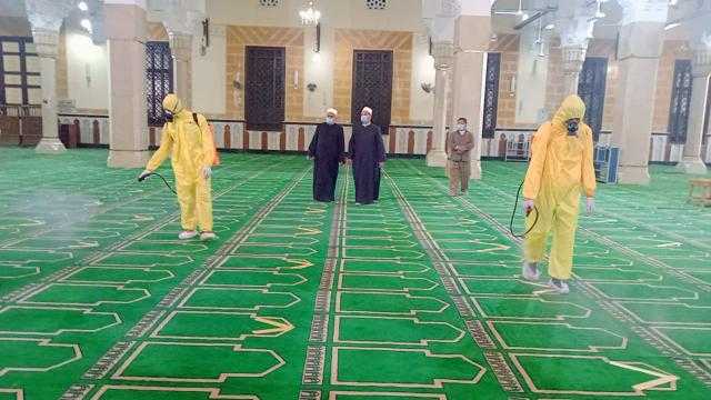 محافظ كفر الشيخ يتابع أول أعمال النظافة بمسجد العارف بالله الدسوقي