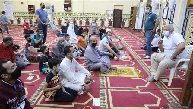 محافظ الوادي الجديد يوجه بحل مشكلة ضعف المياه بالخارجة