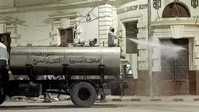 تكثيف حملات التطهير والتعقيم للمنشأت الخدمية والحيوية بأسيوط
