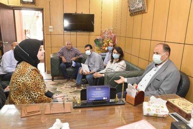محافظ أسيوط يتفقد مخزن الأدوية الرئيسي ومركز تدريب الصحة بحي شرق