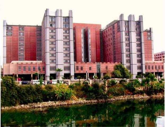 مسشتفيات جامعة القاهرة تعلن الطوارئ وتلغى إجازات الأطقم الطبية