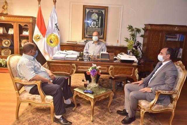 محافظ أسيوط يلتقي وكيل وزارة التموين للاطمئنان على انتظام توريد القمح المحلي للشون والصوامع 