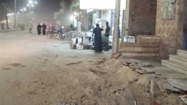 إزالة السلالم والبلاط المخالف لخطوط التنظيم بمنطقة العوامية بالأقصر