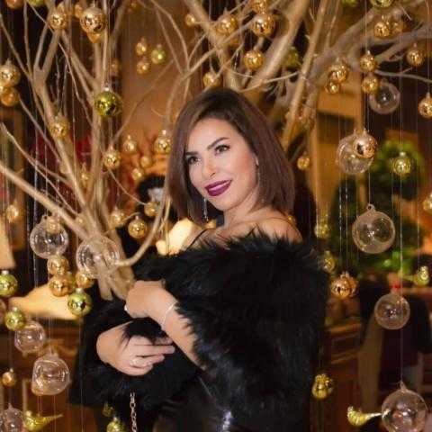 ألفت عمر: والدتي تمتلك بصيرة ورؤية.. وبحب لمة العيلة في رمضان