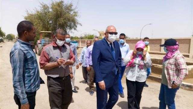 الداودي يتفقد مشروعات الأمن الغذائي في المعنا بمدينة قنا