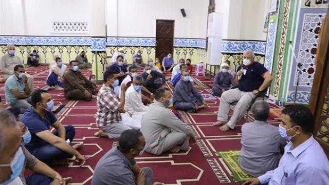 تفاصيل لقاء محافظ الوادي الجديد مع أهالي الخارجة عقب صلاة التراويح