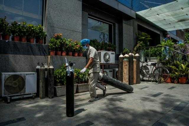 الرابحون من الموت.. انتعاش عمليات النصب في أنابيب الأكسجين والعلاجات المزيفة لكورونا في الهند