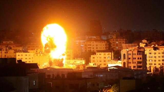 شاهد... صواريخ تستخدم لأول مرة.. قصف عنيف على مستوطنات غلاف غزة وإسرائيل عاجزة عن التصدي