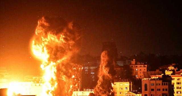 شاهد ...الضفة الغربية تشهد مواجهات عنيفة والجيش الإسرائيلي يطلق الرصاص الحي