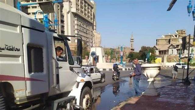 حملات مكثفة لنظافة الأرصفة والشوارع والميادين الحيوية بأسيوط