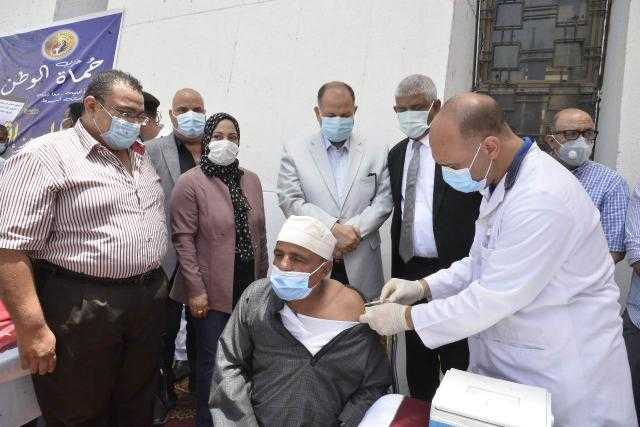 محافظ أسيوط يشهد انطلاق قوافل حماة الوطن لاستقبال الراغبين في تلقي لقاح كورونا.. صور