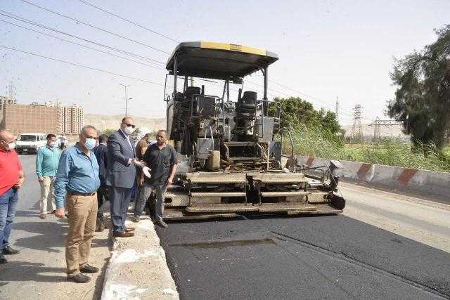 محافظ أسيوط يتفقد أعمال رصف الطريق الدائرى وتطوير بعض الشوارع بحي غرب