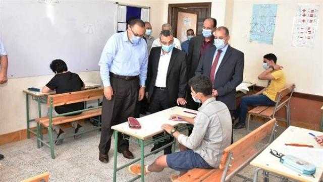 محافظ الشرقية يتفقد لجان امتحانات الشهادة الإعدادية