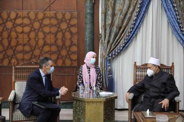 الإمام الأكبر يتسلم دعوة رسمية لحضور قمة قادة الأديان حول التغير المناخي بروما 