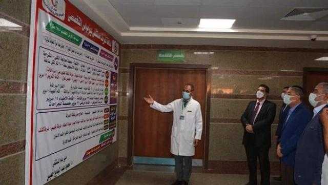 محافظ المنيا يتفقد مستشفى ديرمواس المركزي ويتابع مركز تلقي اللقاح