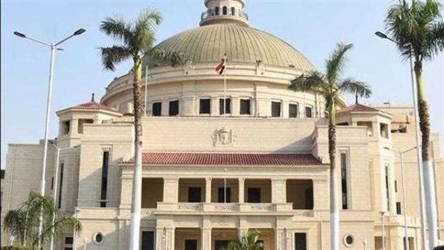 أزمة فادي أيمن.. رئيس جامعة القاهرة: إحالة الواقعة إلى التحقيق.. وحق الطالب هيرجع.. فيديو