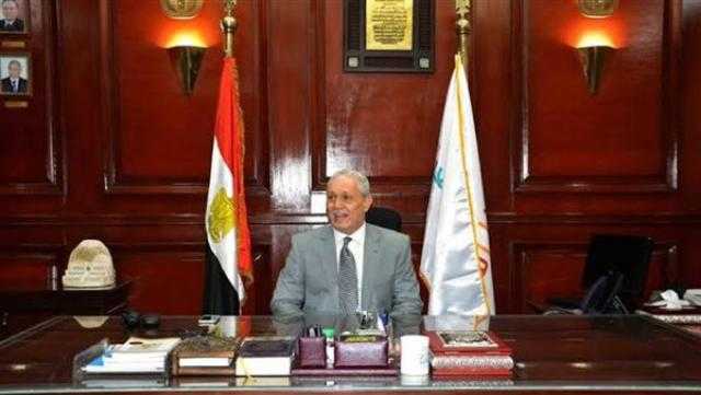 محافظ الأقصر يبحث زيادة معدلات تنفيذ مشروعات المرافق بقرى حياة كريمة