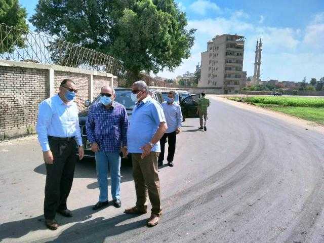 محافظ الشرقية يتفقد أعمال تغطية ورصف طريق خليج أبوحاكم بالزقازيق