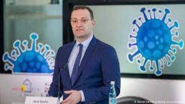 وزير الصحة الألماني ينفي اتهامات بإعداد خطة لتوزيع كمامات رديئة