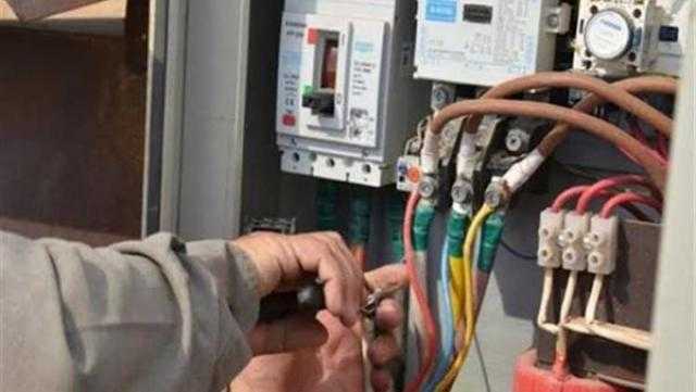في 5 خطوات.. إجراءات توصيل التيار الكهربائي للمنشآت غير السكنية