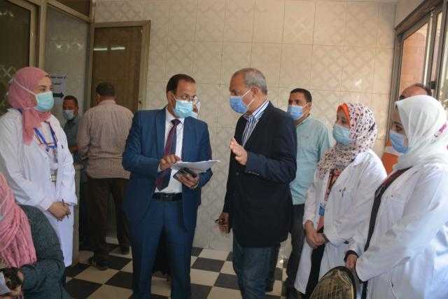 محافظ القليوبية يتفقد مركزي تلقي لقاح كورونا بطوخ وبنها