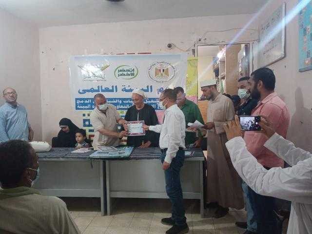 حملات توعية بأهمية التشجير وحملات نظافة بقرى مركز منفلوط بأسيوط