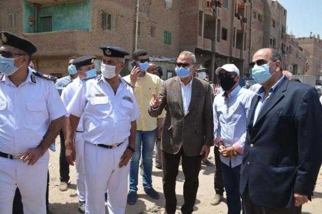 محافظ القليوبية ومدير الأمن يشهدان إزالة 55 عشة بحي شرق شبرا الخيمة