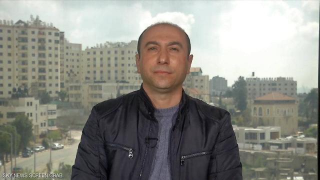 أشرف عُكة الكاتب والمحلل السياسي