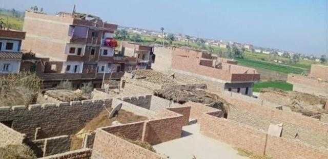 أهالي قرية قزمول في ملوي يستغيثون: محرومين من الخدمات