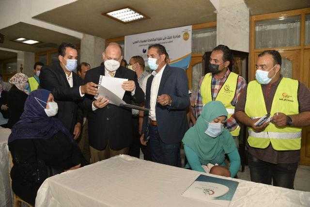 محافظ أسيوط يشهد إهداء أحدث أجهزة تشخيص المياه البيضاء لأقسام الرمد بمستشفيات جامعة الأزهر (صور)