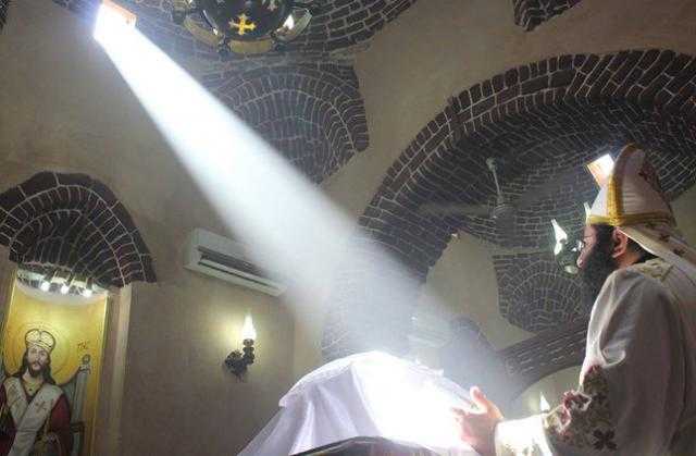 الشمس تتعامد على كنيسة بأحد الأديرة المصرية القديمة