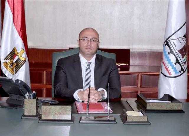 ابني بيموت.. مواطن يستغيث بمحافظ بني سويف لعلاج نجله