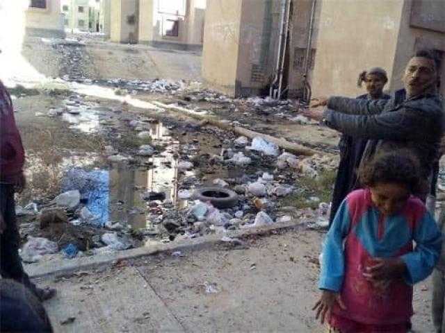 أكوام قمامة ومياه صرف.. الفوضى تسيطر على مساكن عثمان بأكتوبر