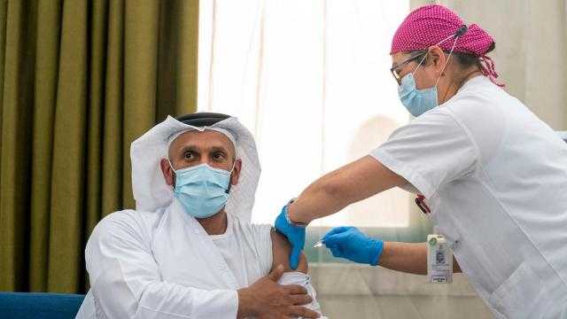 الإمارات تسجل 4 وفيات و2167 إصابة جديدة بفيروس كورونا