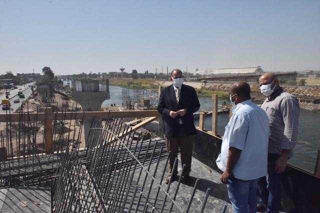 محافظ أسيوط يتفقد أعمال تنفيذ مشروع كوبري المدخل الشمالي العلوي بمنقباد