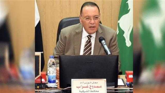 إصلاح ماسورة مياه مغذية لمستشفى الغسيل الكلوي بالزقازيق