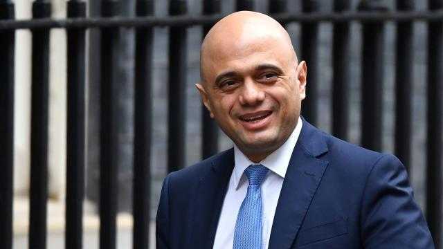 والده كان فقيرا ويعمل سائقا.. من هو وزير الصحة البريطاني الجديد؟