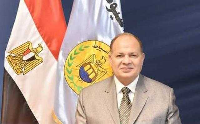 محافظ أسيوط يعتمد تنسيق القبول بالصف الأول الثانوي بمجموع 240 درجة