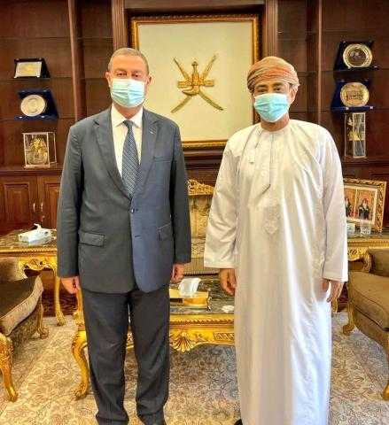سفير سلطنة عُمان لدى مصر يبحث مع نظيره الفلسطيني تعزيز التعاون الثنائي