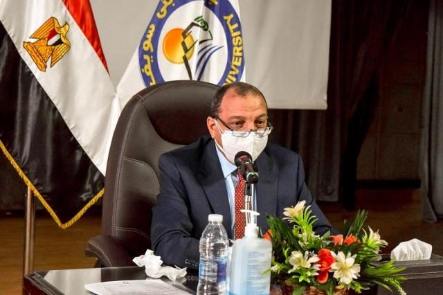 الدكتور منصور حسن رئيس الجامعة