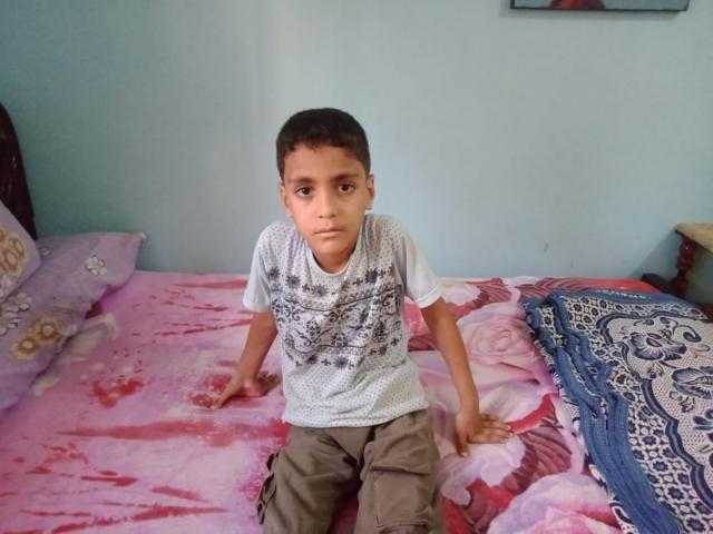محمد موسى يناشد وزيرة الصحة علاج طفل يعاني من حصوات الكلى.. فيديو