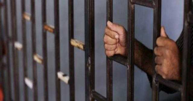 بالفيديو.. أمريكية تتزوج قاتل شقيقها بعد قضائه 40 عاما داخل السجن