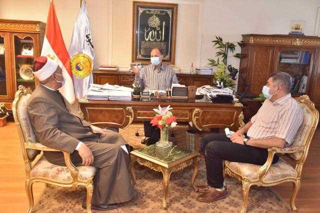 محافظ أسيوط يلتقي مسئولي بيت العائلة المصرية لبحث تكثيف الأنشطة والمبادرات المجتمعية
