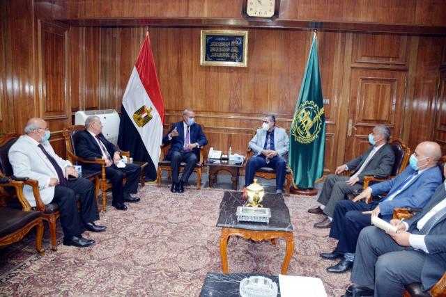 محافظ القليوبية يشهد توقيع بروتوكول تعاون لإقامة محطة صرف بمنطقة الشروق الصناعية