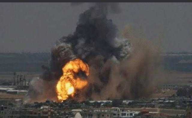 التلفزيون السوري: استهداف قاعدة أمريكية في حقل العمر النفطي بريف دير الزور