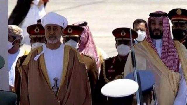 سلطان عمان يصل إلى السعودية في أول زيارة خارجية له منذ توليه الحكم